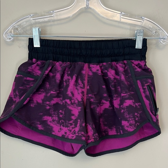 Lululemon Tracker Short III *4-way Stretch in Breezie Regal Plum Black / Black - Picture 3 of 8